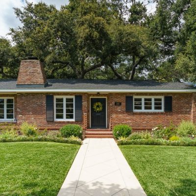 A Beautifully Renovated, Single-story Traditional Home Located in Woodlyn Road, Pasadena