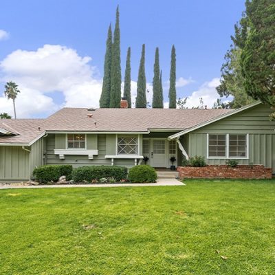 A Beautiful, Welcoming Ranch-style Home Located Near the Exclusive Gated Community of La Viña, Altadena