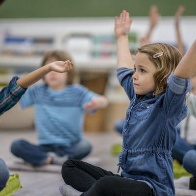 How to Use Yoga to Engage Kids During Remote Learning