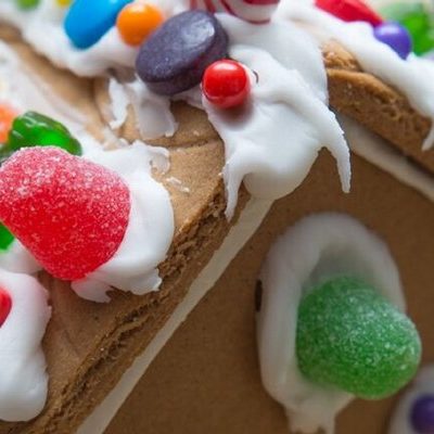 How to Celebrate Gingerbread House Day with the Family