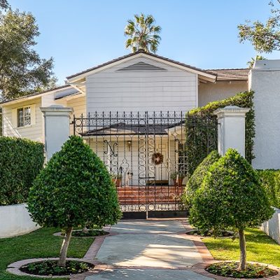 A Beautiful Home Set in the Prestigious San Rafael Neighborhood in Pasadena
