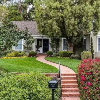 A Beautiful 2-Bedroom Traditional Home Located on Mesa Verde Road, Pasadena