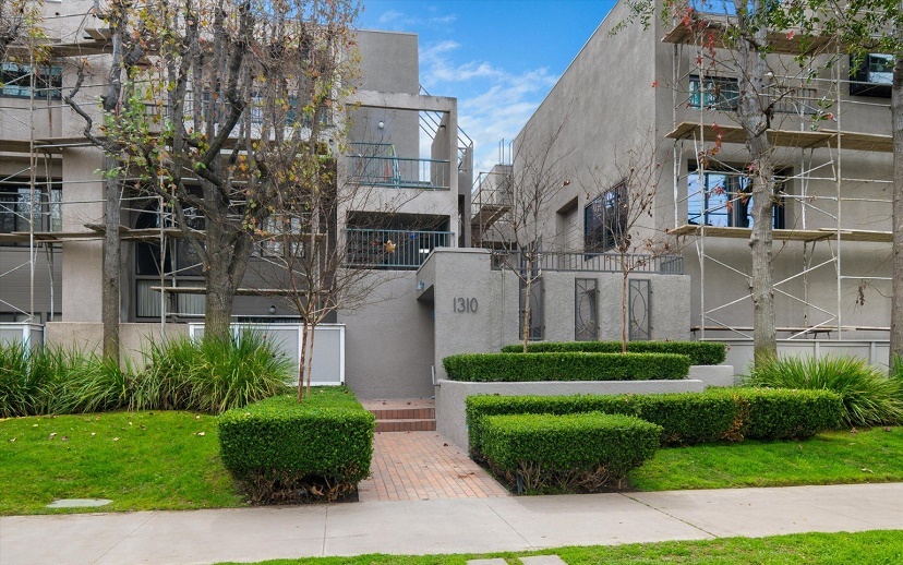 Charming Pasadena Condo: Modern Comfort Meets Urban Convenience in a Gated Community